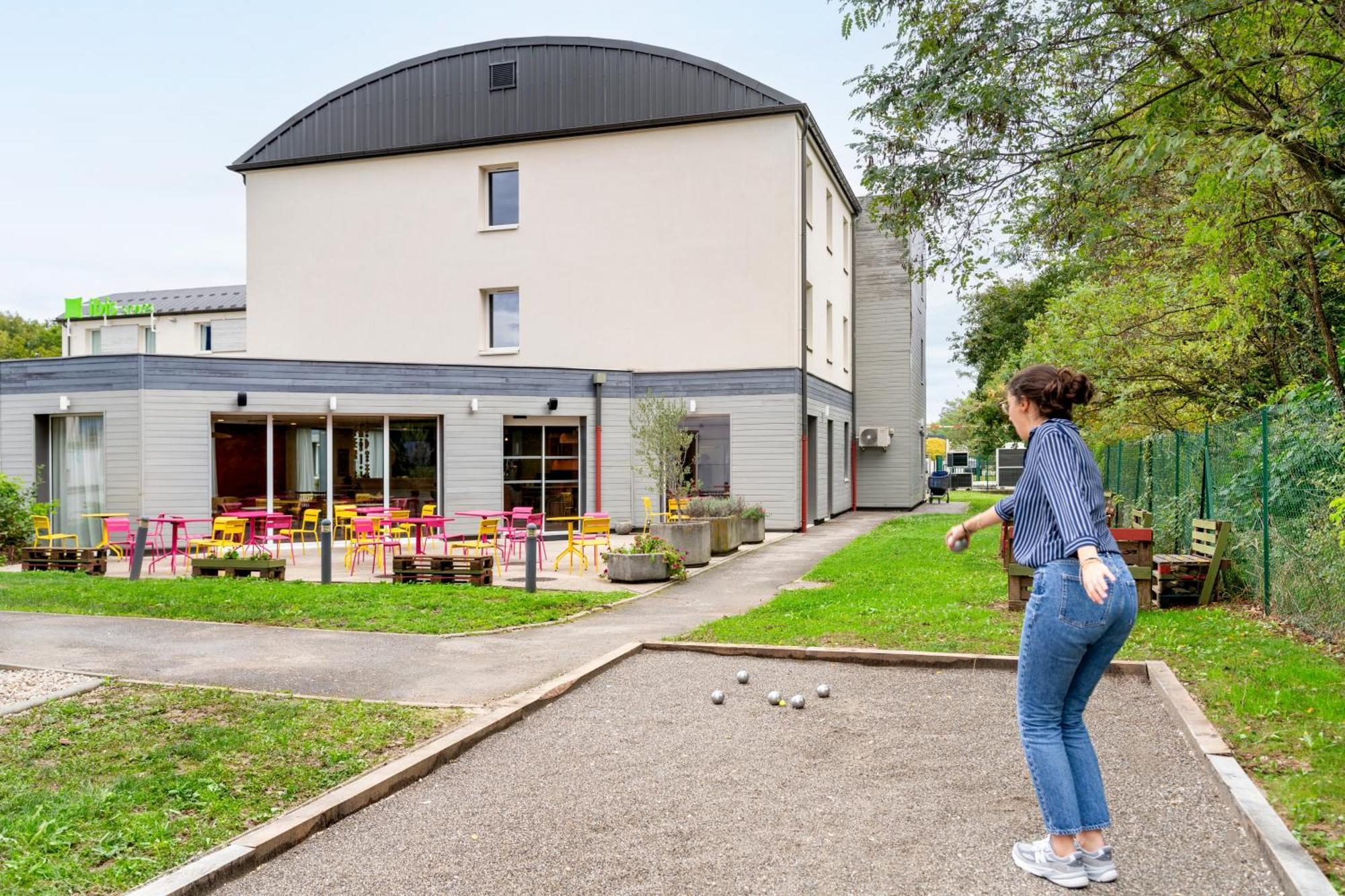 ホテル Ibis Styles Prevessin Geneve Aeroport エクステリア 写真