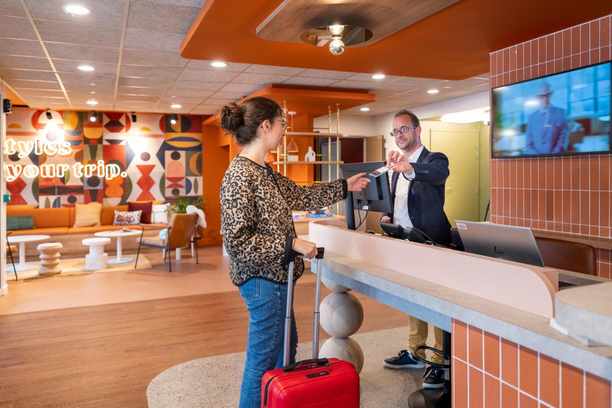 ホテル Ibis Styles Prevessin Geneve Aeroport エクステリア 写真
