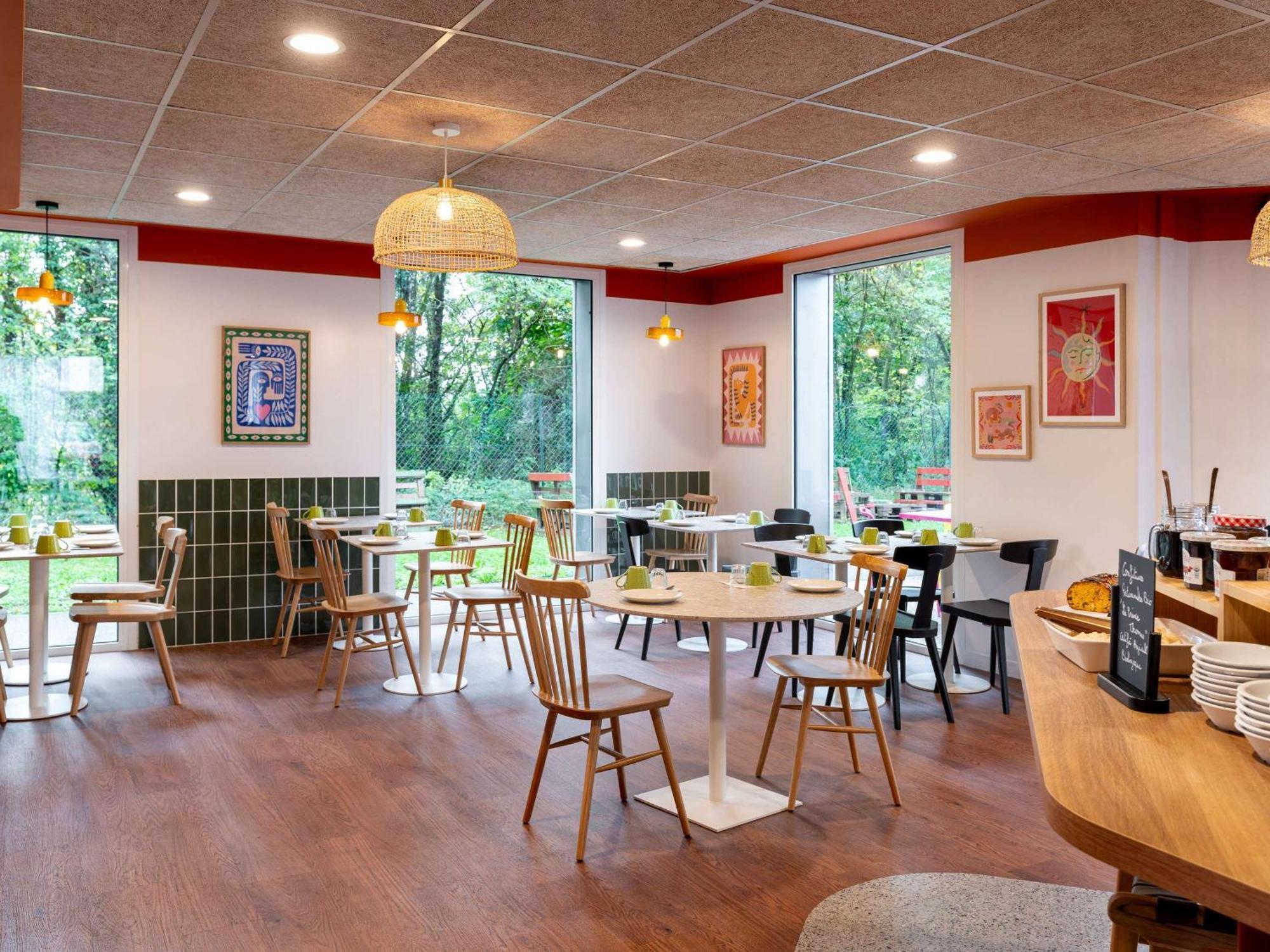 ホテル Ibis Styles Prevessin Geneve Aeroport エクステリア 写真